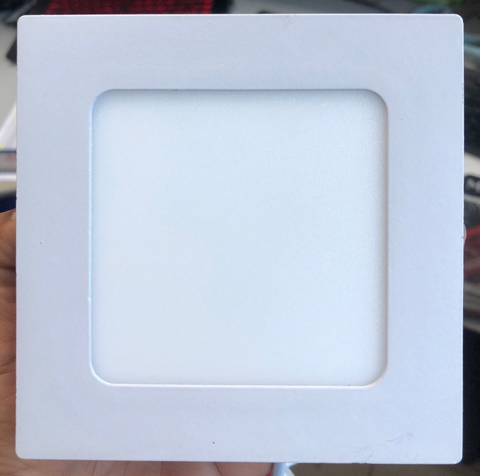 Panel LED cuadrado de 6 watts, luz amarilla, empotrable, acabado en color blanco, 100-277V – TekLed 165-036241