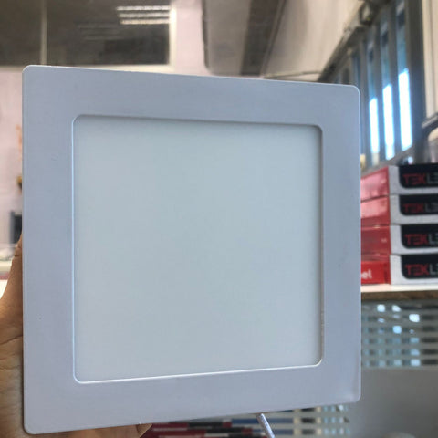 Panel LED cuadrado de 12 watts, luz blanca, empotrable, acabado en color blanco, 100-277V – TekLed 165-036284