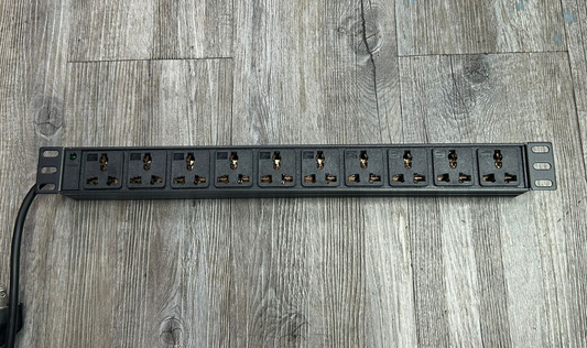 Regleta PDU horizontal para rack de 10 salidas universales