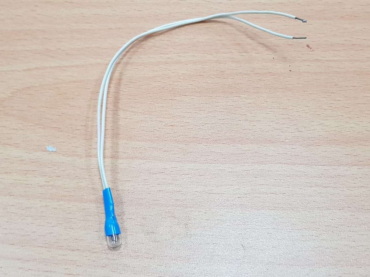 Bombilla LED 12Vdc precableada – B-7