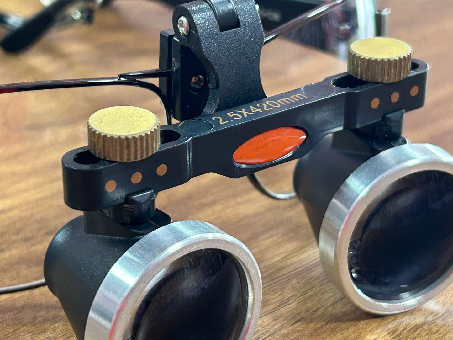 Lupa binocular médica