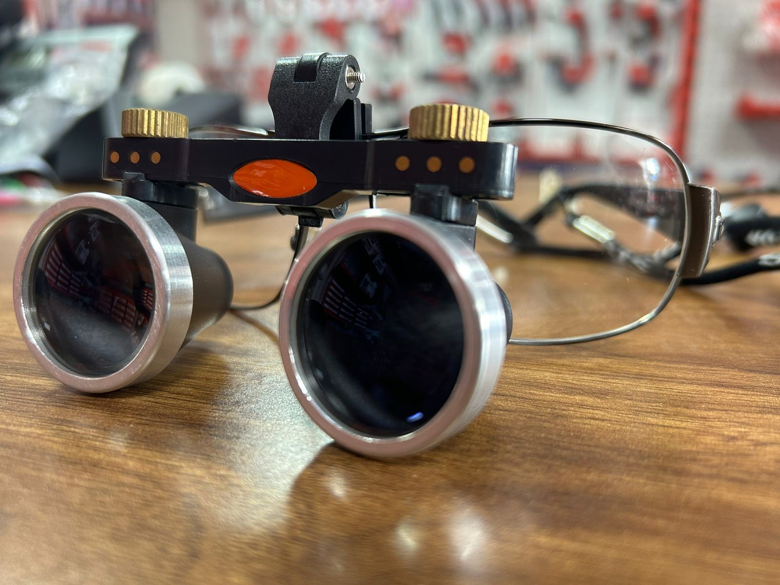 Lupa binocular médica
