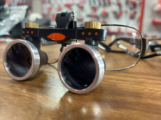 Lupa binocular médica