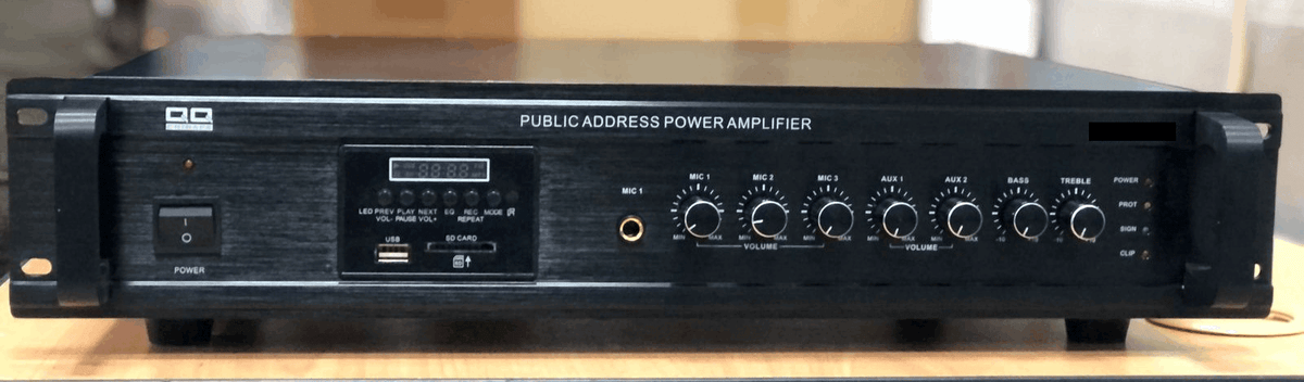 Amplificador de PA de 880W, salida de 70-100V, USB/ SD/ FM/ Bluetooth, Pantalla LCD, control remoto, montaje en rack, 220VAC – LPA-880F - LA CASA DEL TELEFONO