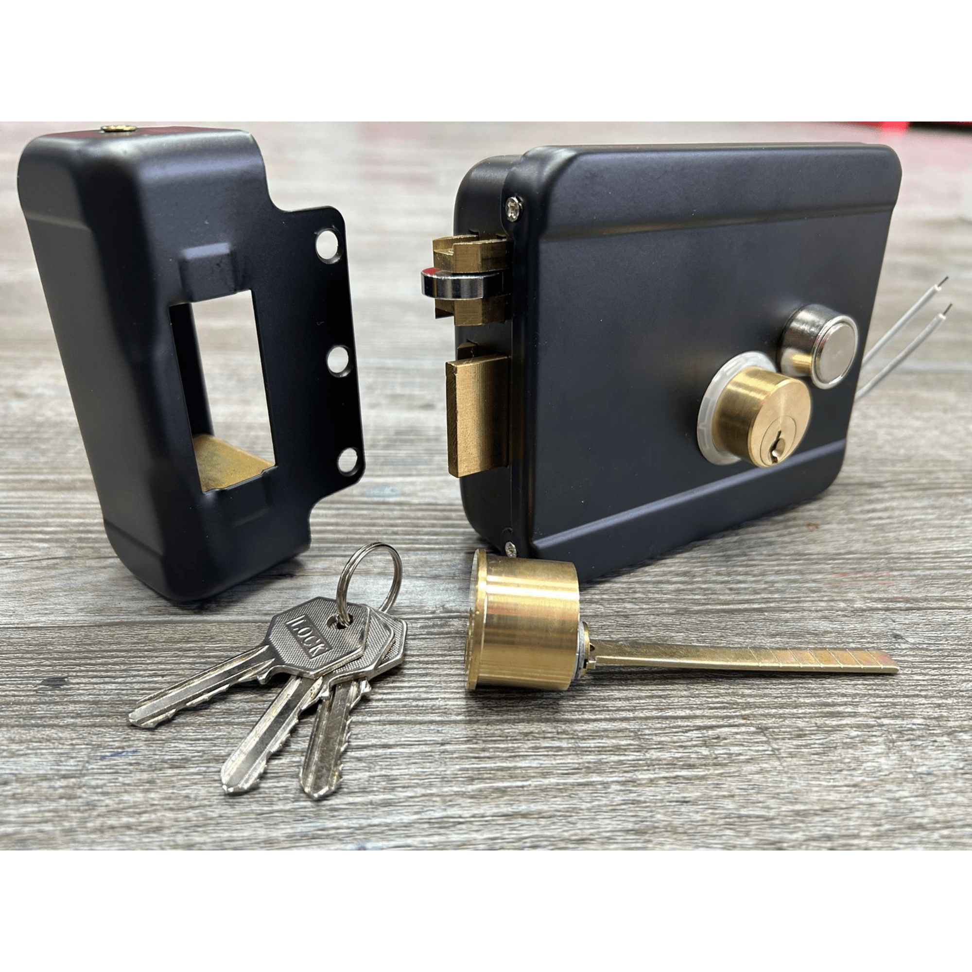 Cerradura de sobreponer para puerta de metal ACM-Y042 - LA CASA DEL TELEFONO