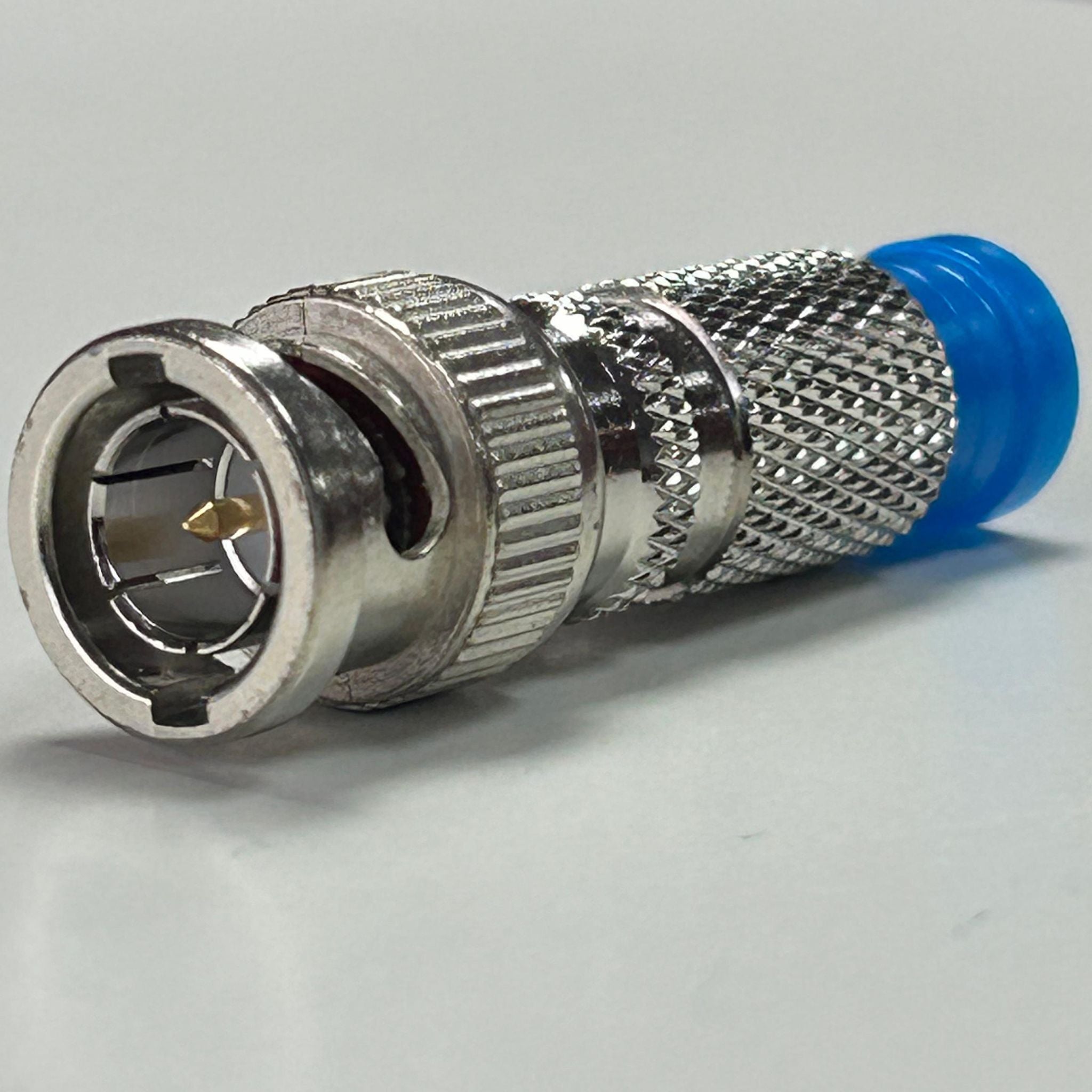 Conector BNC de compresión macho para RG6 uso en intemperie – COM-2016 Quest