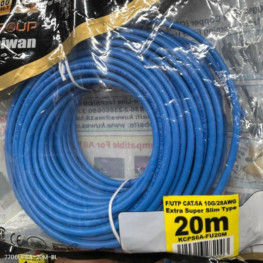 Patch cord CAT6A slim Kuwes KCPS6A-FU20M 20m azul para data center y rack 