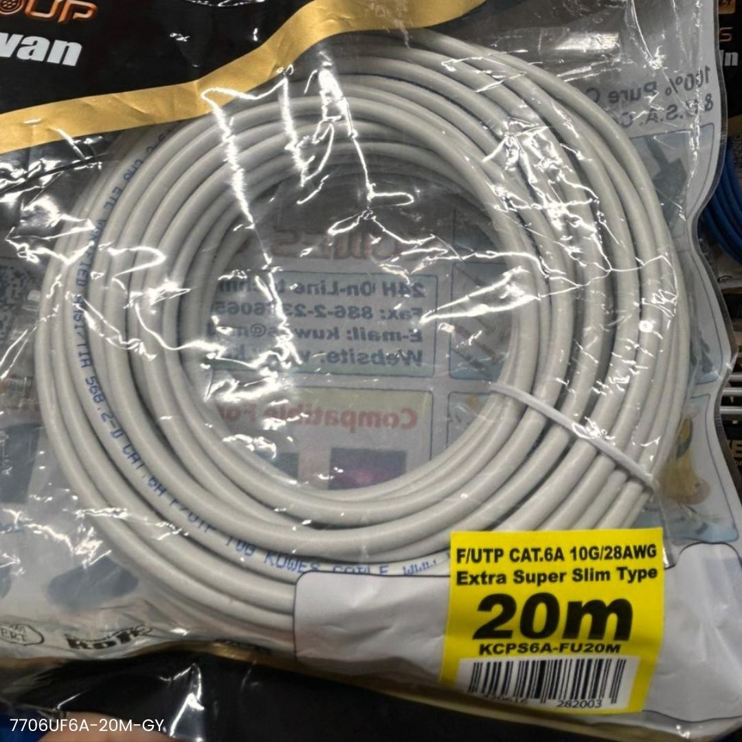 Patch cord CAT6A slim Kuwes KCPS6A-FU20M 20m gris para data center y rack 