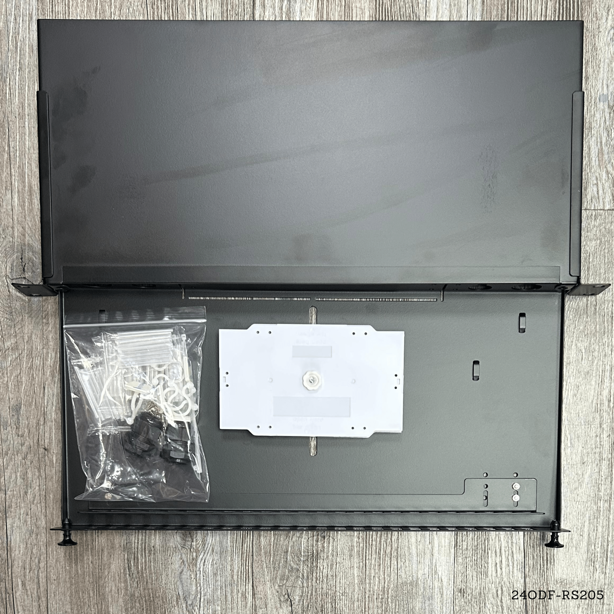 Patch panel para fibra óptica SC dúplex de 24 puertos (48 fibras) - LA CASA DEL TELEFONO