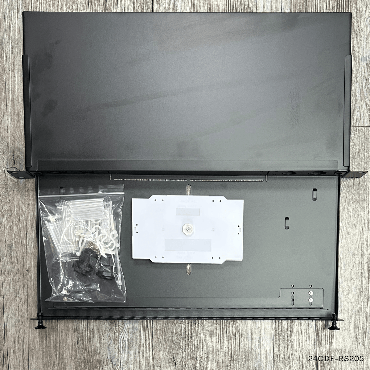 Patch panel para fibra óptica SC dúplex de 24 puertos (48 fibras) - LA CASA DEL TELEFONO