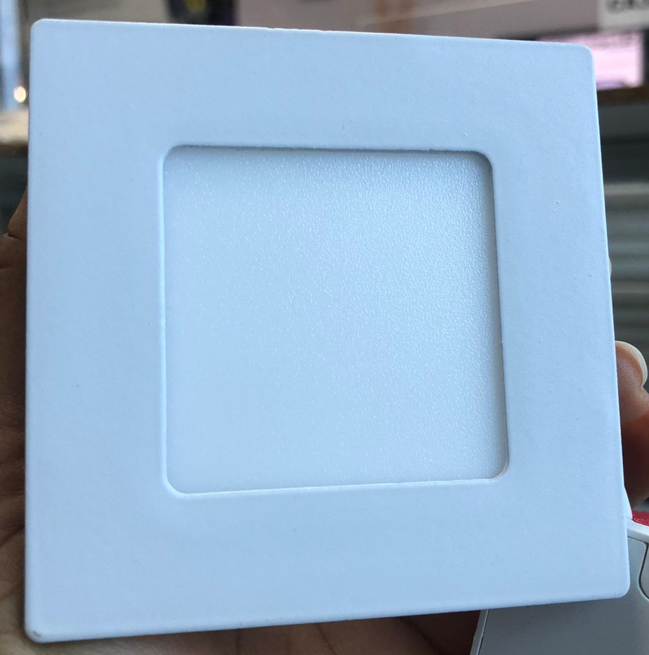 Panel LED cuadrado de 3 watts, luz amarilla, empotrable, acabado en color blanco, 100-277V – TekLed 165-036193