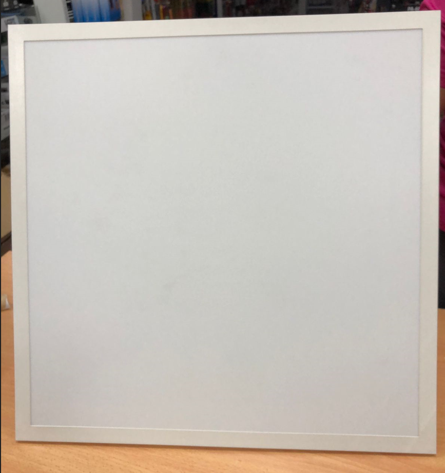 Panel LED cuadrado de 42 watts, luz neutra, empotrable, acabado en color blanco, 100-277V – TekLed 165-03839