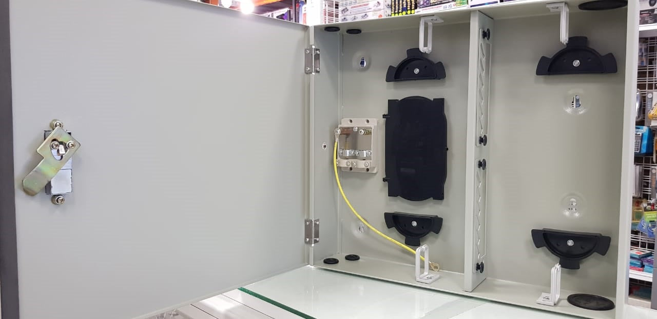 Gabinete de pared para fibra óptica, 12 fibras, SC, dúplex - LCDT FWE2212SCG