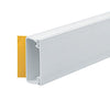 Canaleta plástica 33x13mm, 2M de largo, con adhesivo, en color blanco – GT-D3320