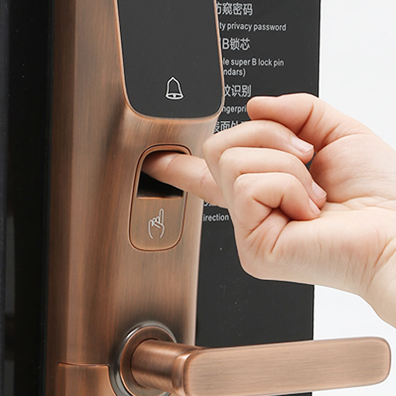 Cerradura inteligente con manija, teclado táctil, lector para huellas y tarjetas de proximidad, Bluetooth, botón de timbrado, resistente a salpicaduras de agua, en color cobre – DHI-ASL8112R-B Dahua
