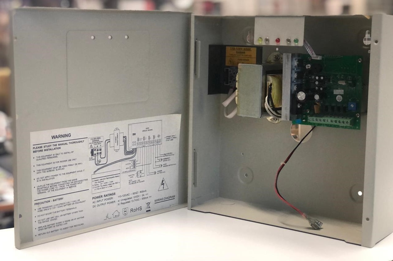 Fuente de poder tipo caja con salida dual (13.7V & 12Vdc), respaldo de batería – AD-2312 APO