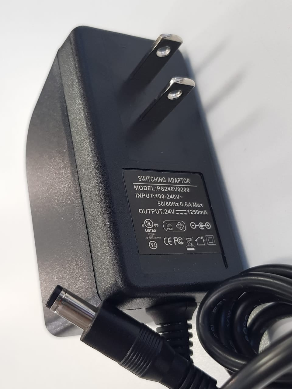 Fuente de poder regulada de 24VDC 1250mA – Kuwes SWP241250 - LA CASA DEL TELEFONO