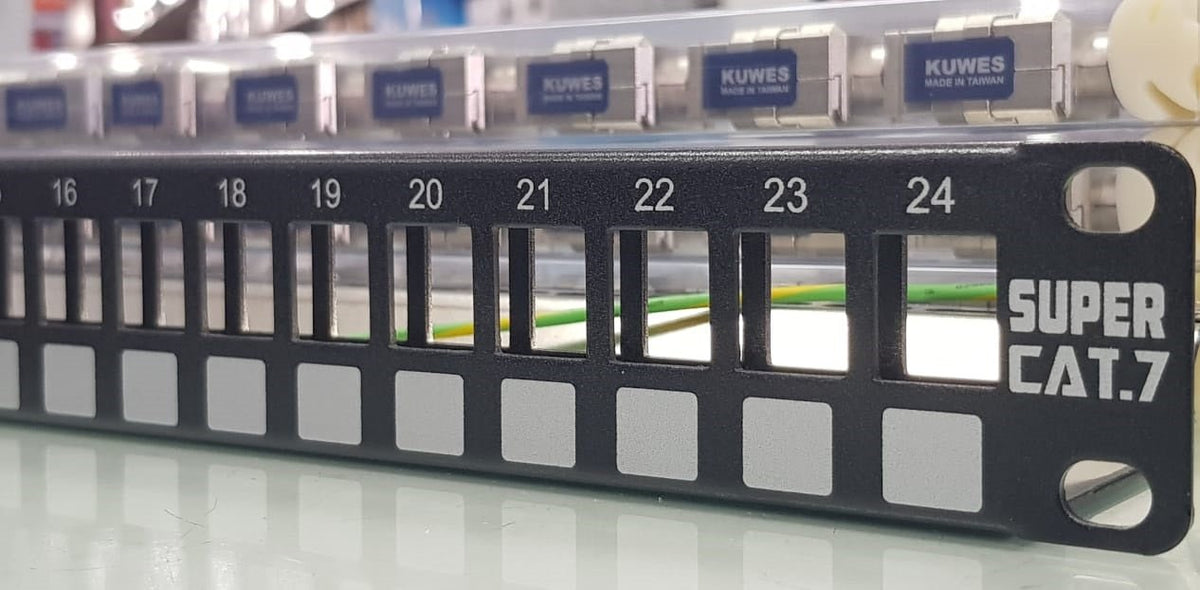 Panel de conexión SSTP 10G CAT7 de 24 puertos – Kuwes KSNT-TLSSK7 - LA CASA DEL TELEFONO