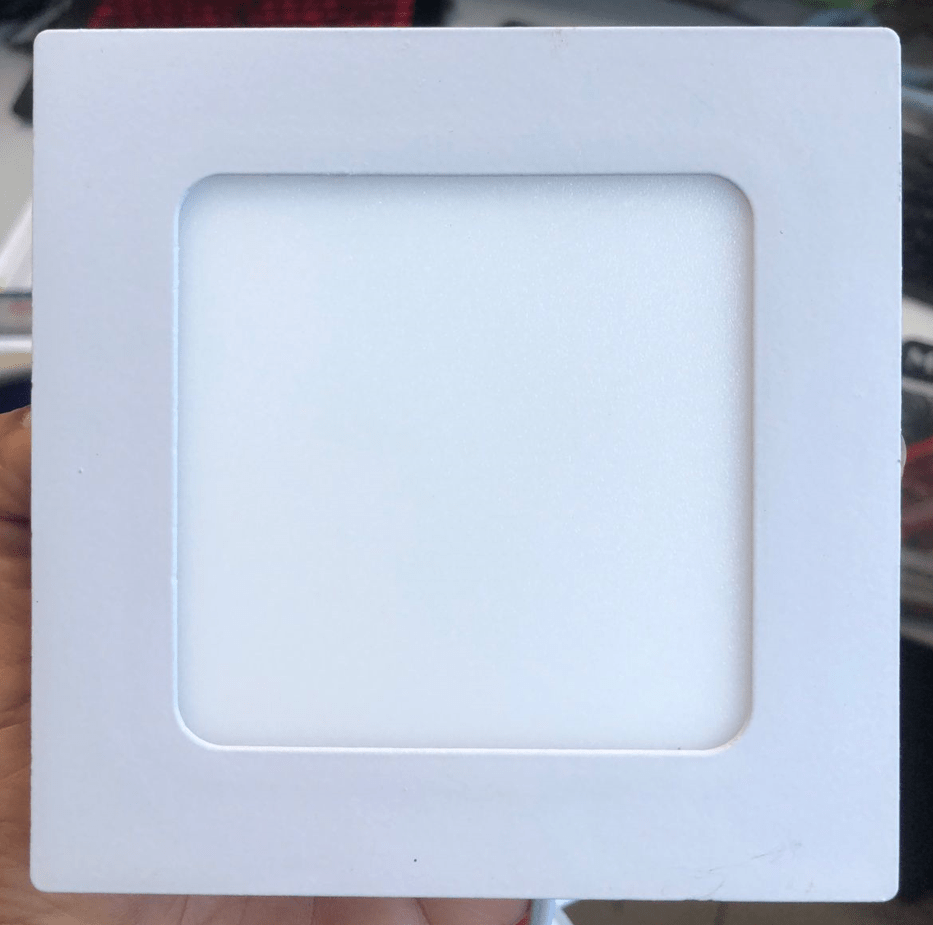 Panel LED cuadrado de 6 watts, luz blanca, empotrable, acabado en color blanco, 100-277V – TekLed 165-036242 - LA CASA DEL TELEFONO