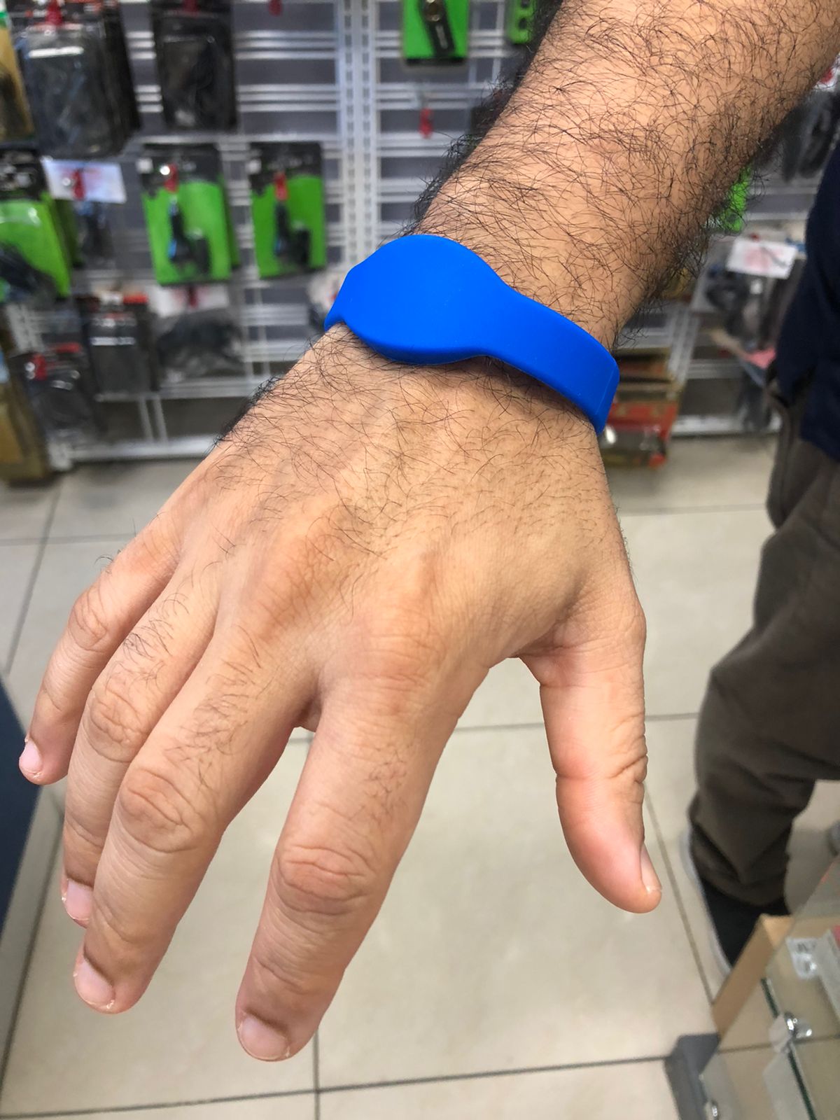 Pulsera de proximidad azul, opera en 125Khz – Sbracelet1